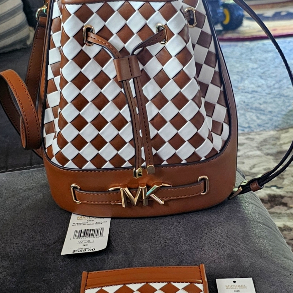 Small bucket bag crossbody with card holder